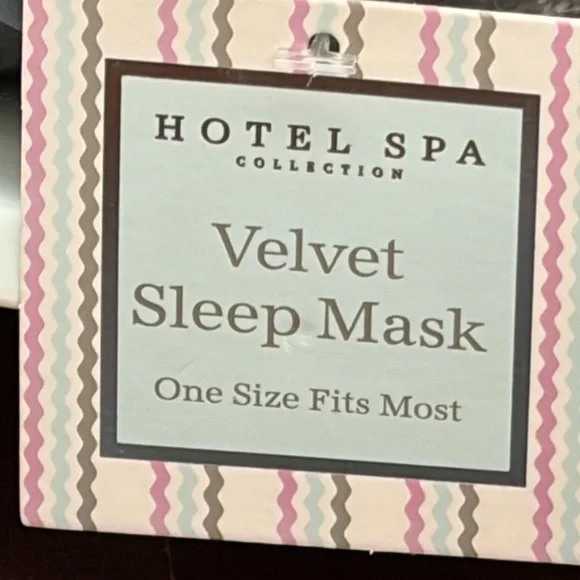 Velvet Robe, throw and mask gift set NWT - Picture 2 of 4